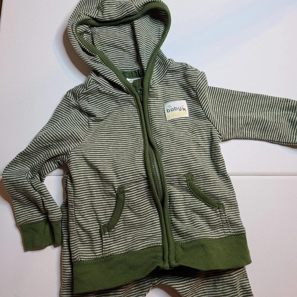 CARTERS 2-Piece Dinosaurs‎ Set 9 Months
